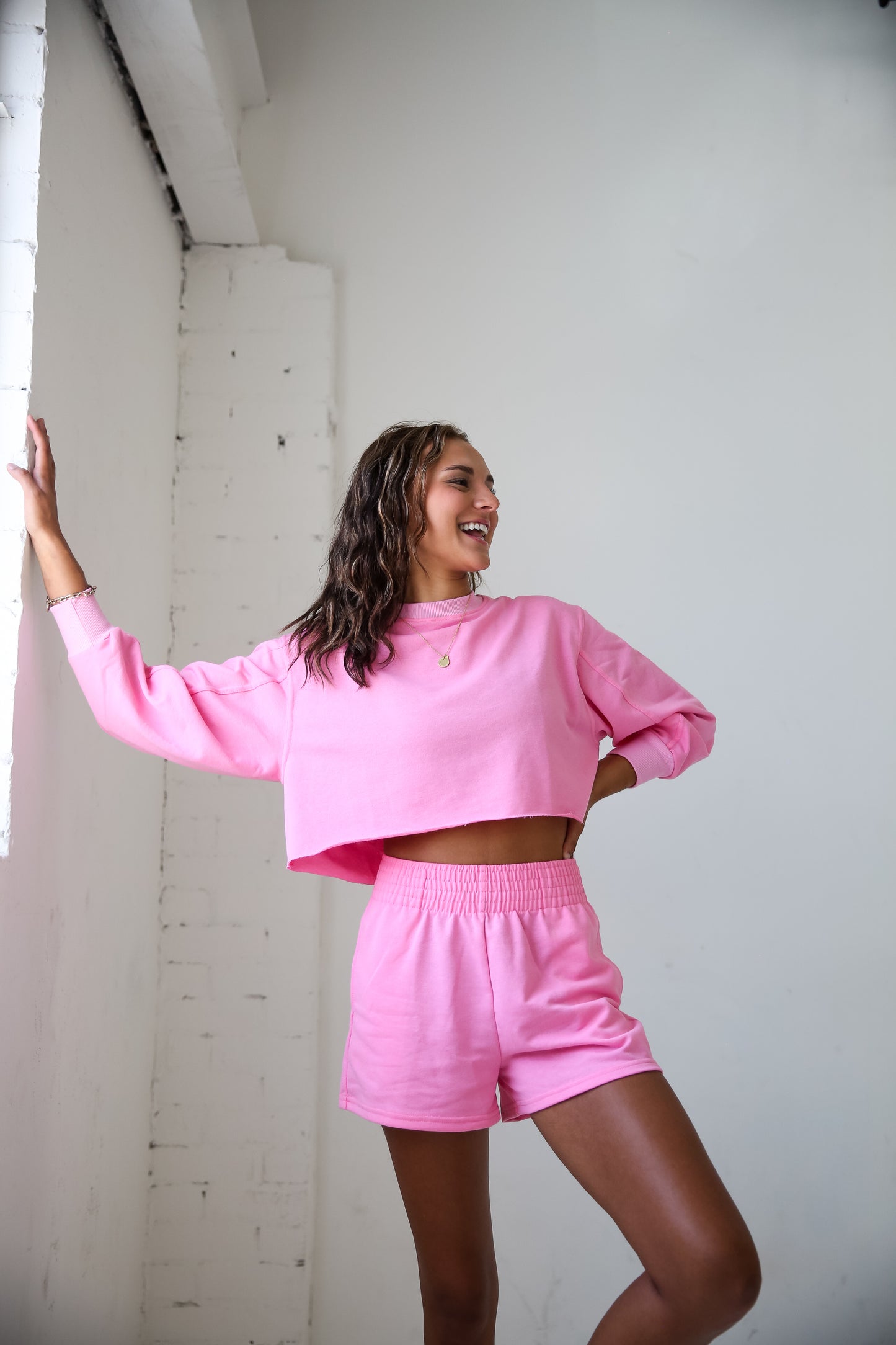 Vida Famous Cropped Sweatshirt (Dolly Pink)