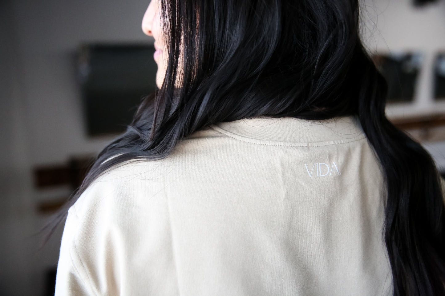 Vida Famous Cropped Sweatshirt (Sand)